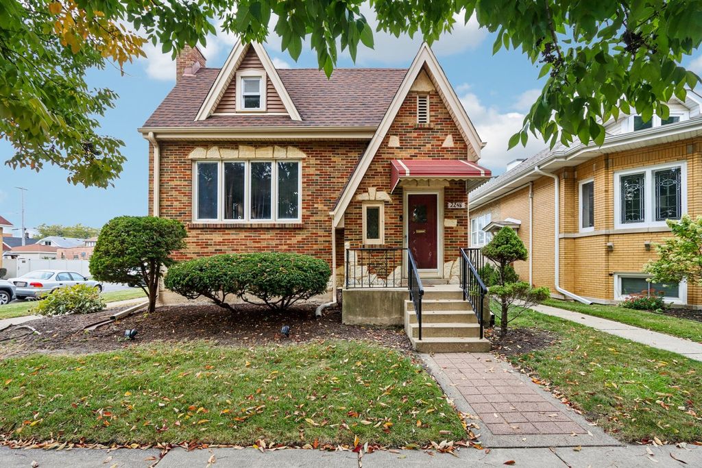 Photo for 2246 Clinton Avenue, Berwyn, IL 60402 (MLS # 12492520)