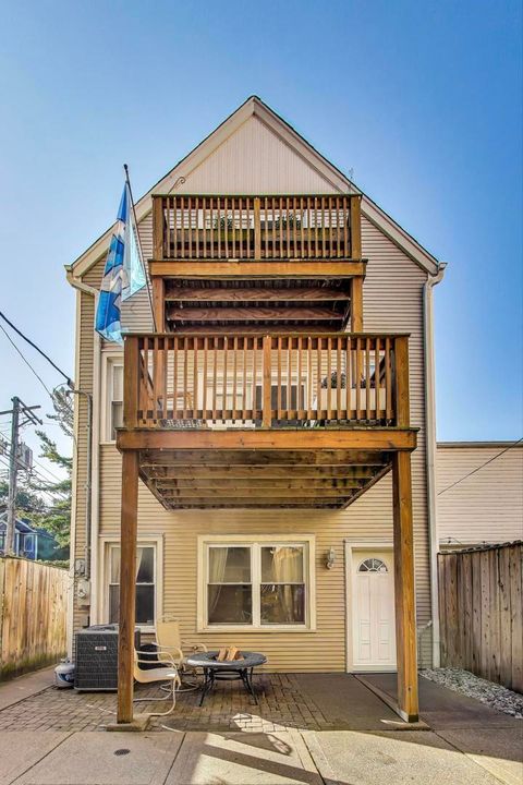 Photo of 1437 W Belmont Avenue #4, Chicago, IL 60614 (MLS # 12484873)