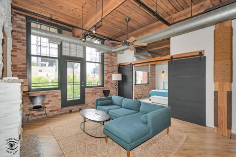 Tiny photo for 1000 W Washington Boulevard #240, Chicago, IL 60607 (MLS # 12655965)