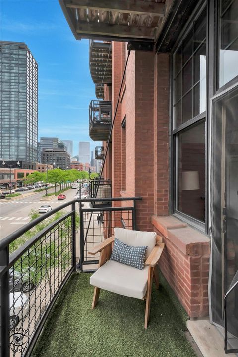 Tiny photo for 1000 W Washington Boulevard #240, Chicago, IL 60607 (MLS # 12655965)