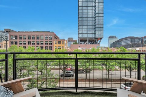 Tiny photo for 1000 W Washington Boulevard #240, Chicago, IL 60607 (MLS # 12655965)