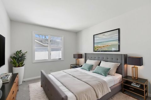 Tiny photo for 989 N Cove Drive #B, Palatine, IL 60067 (MLS # 12593852)