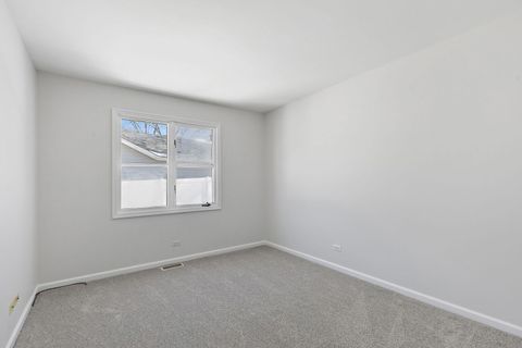 Tiny photo for 989 N Cove Drive #B, Palatine, IL 60067 (MLS # 12593852)