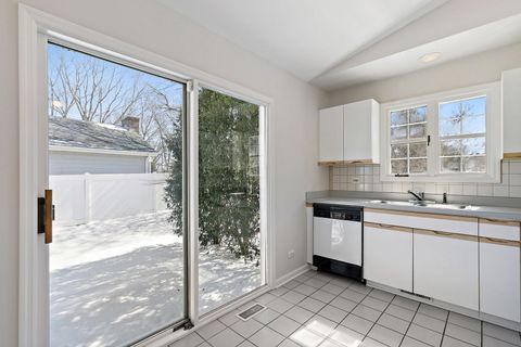 Tiny photo for 989 N Cove Drive #B, Palatine, IL 60067 (MLS # 12593852)