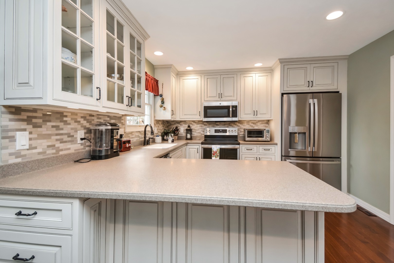 Bloomington, Illinois 61704, United States, 3 Bedrooms Bedrooms, ,3 BathroomsBathrooms,Residential,Pending,246571