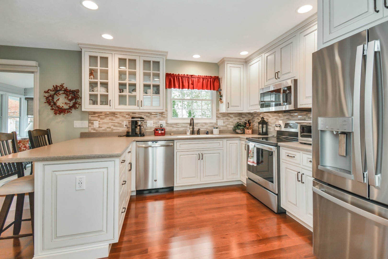 Bloomington, Illinois 61704, United States, 3 Bedrooms Bedrooms, ,3 BathroomsBathrooms,Residential,Pending,246571