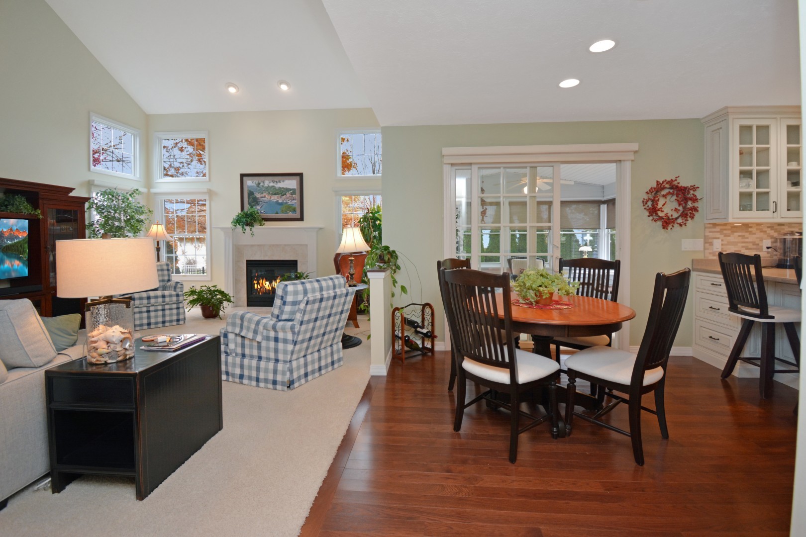 Bloomington, Illinois 61704, United States, 3 Bedrooms Bedrooms, ,3 BathroomsBathrooms,Residential,Pending,246571