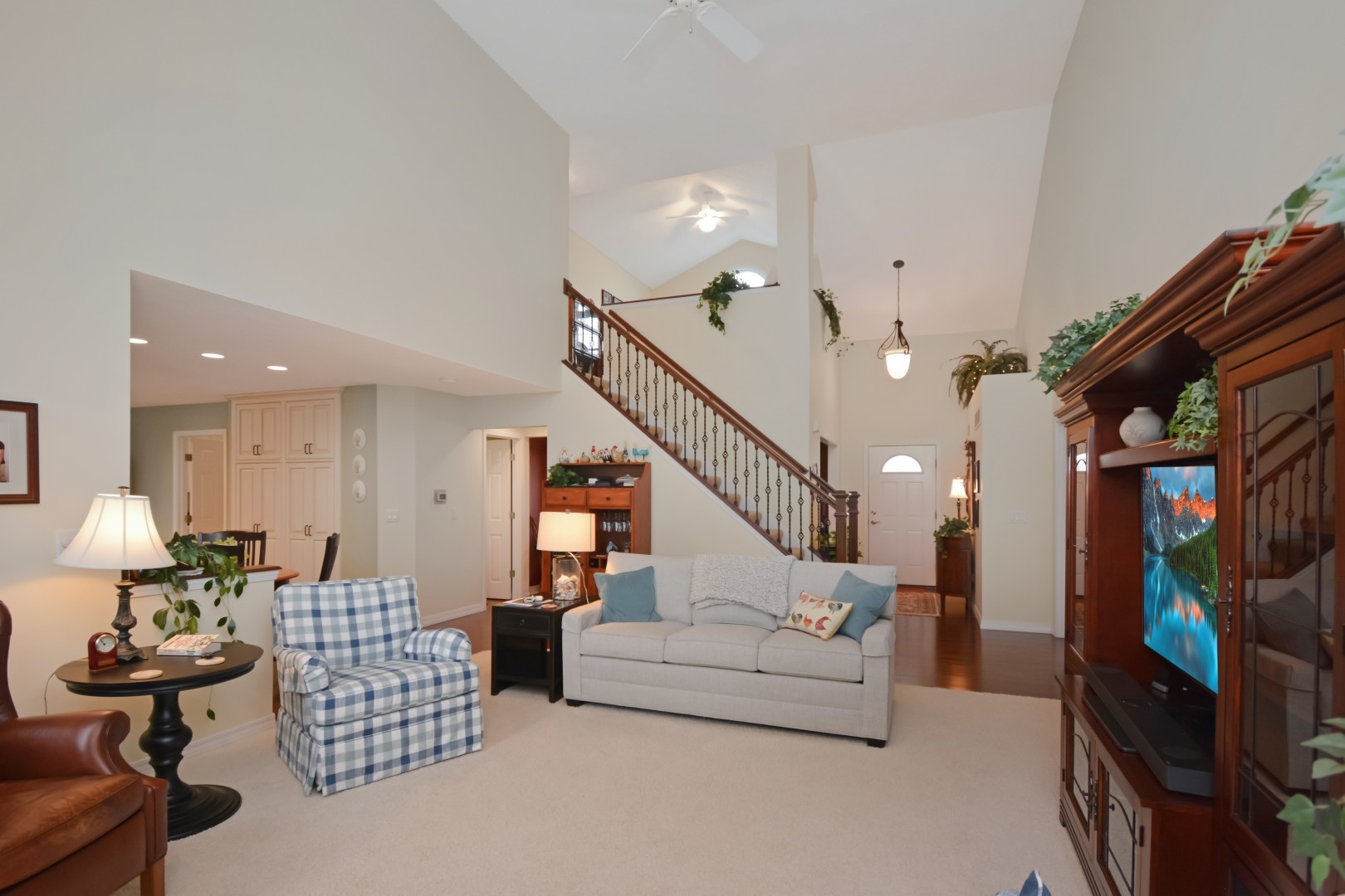 Bloomington, Illinois 61704, United States, 3 Bedrooms Bedrooms, ,3 BathroomsBathrooms,Residential,Pending,246571