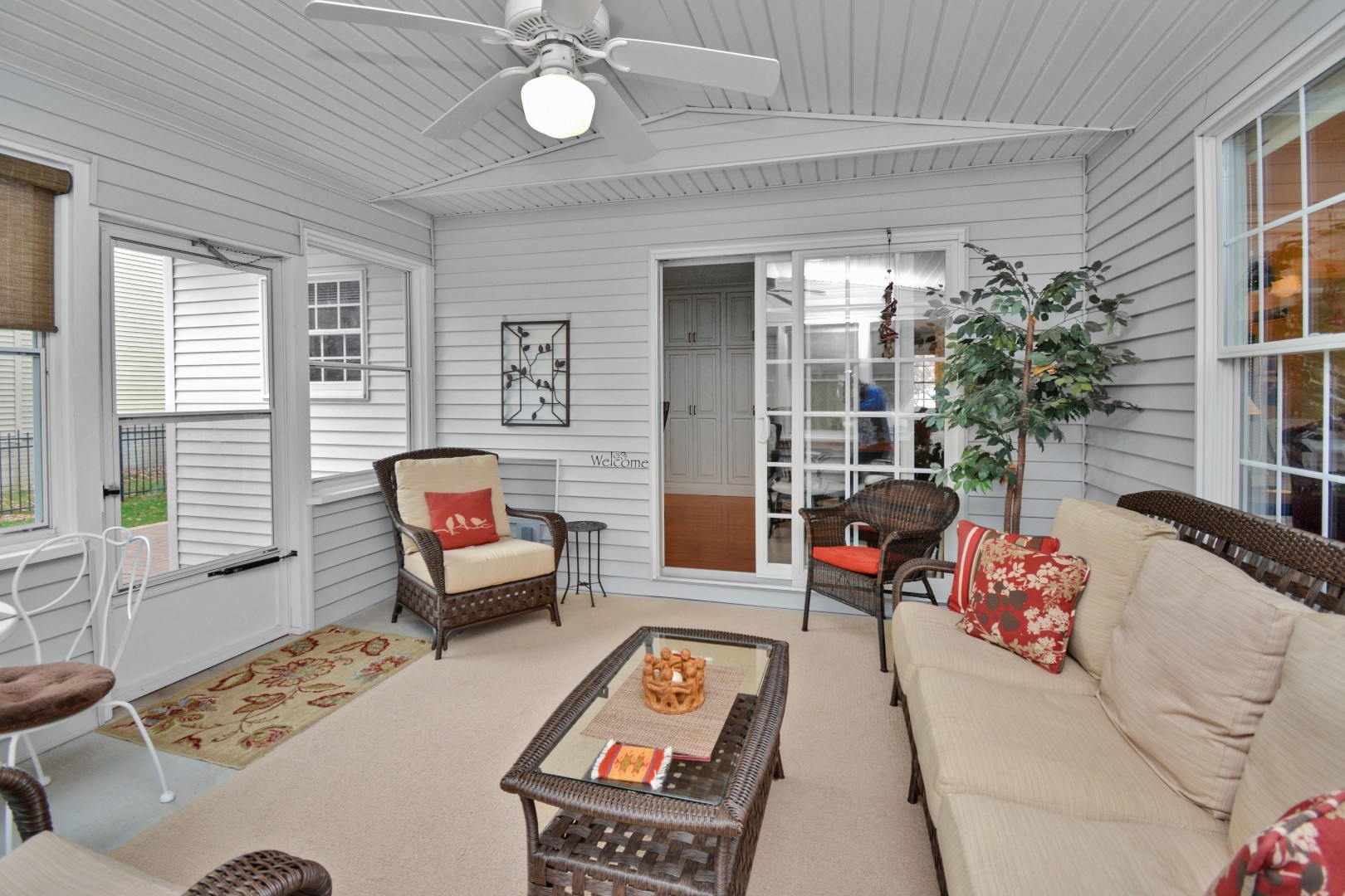 Bloomington, Illinois 61704, United States, 3 Bedrooms Bedrooms, ,3 BathroomsBathrooms,Residential,Pending,246571