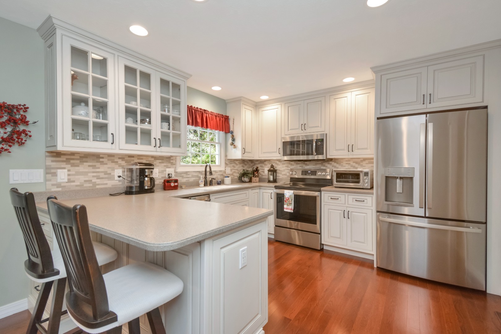 Bloomington, Illinois 61704, United States, 3 Bedrooms Bedrooms, ,3 BathroomsBathrooms,Residential,Pending,246571