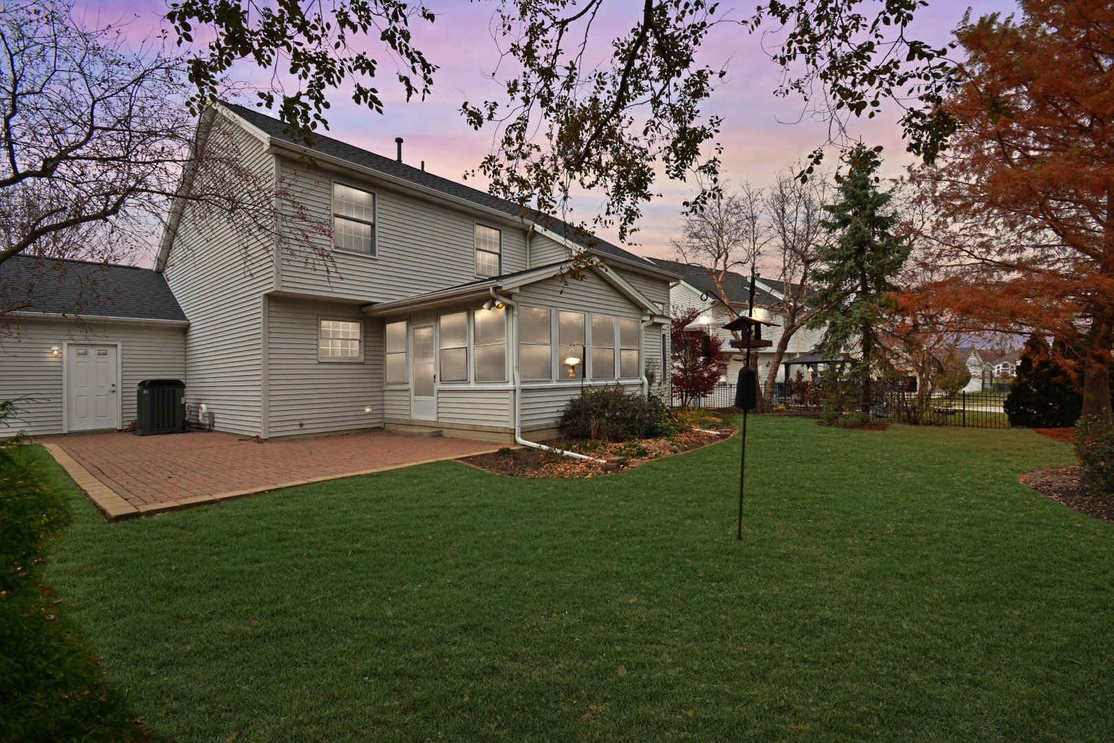 Bloomington, Illinois 61704, United States, 3 Bedrooms Bedrooms, ,3 BathroomsBathrooms,Residential,Pending,246571