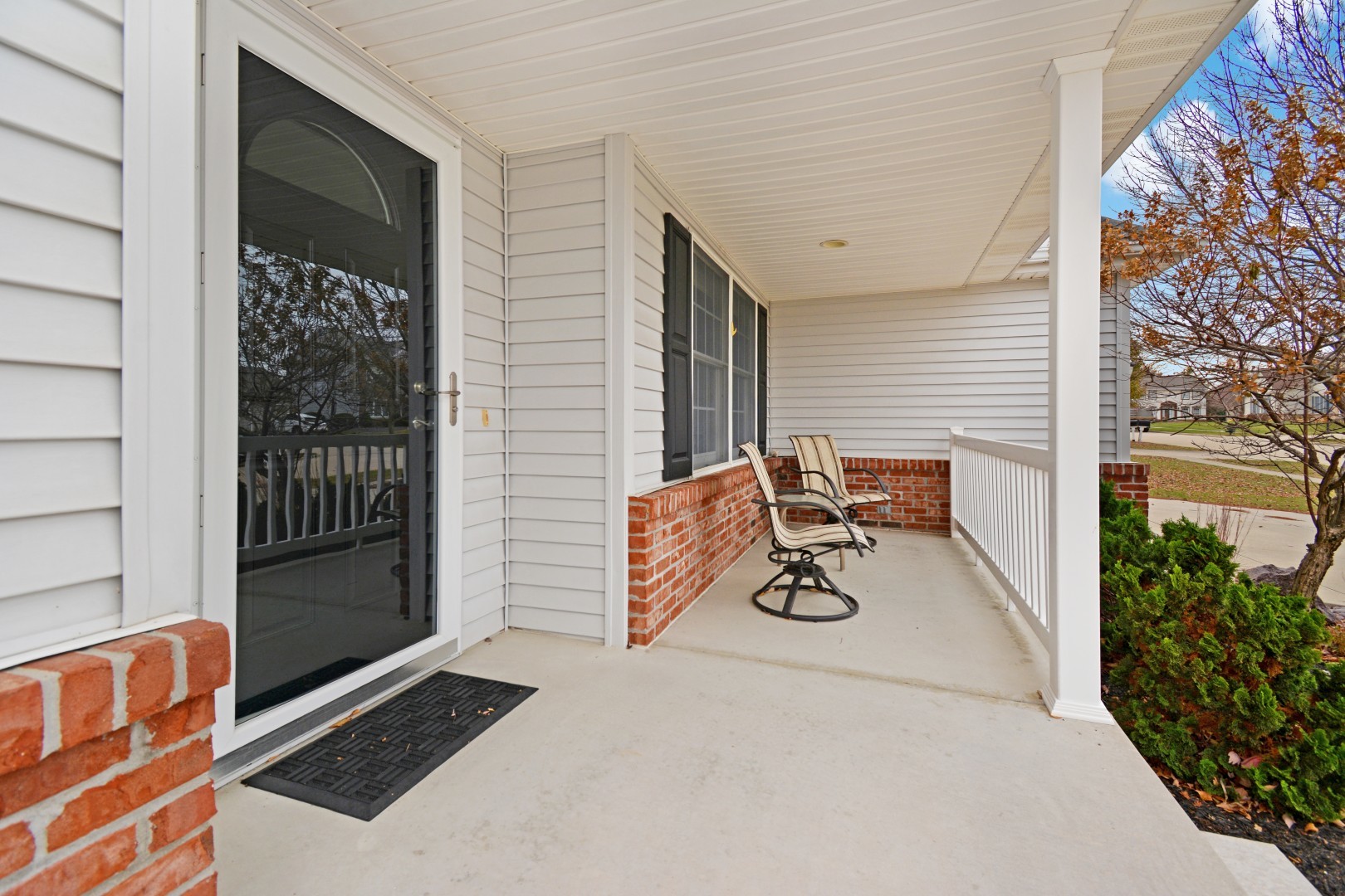 Bloomington, Illinois 61704, United States, 3 Bedrooms Bedrooms, ,3 BathroomsBathrooms,Residential,Pending,246571