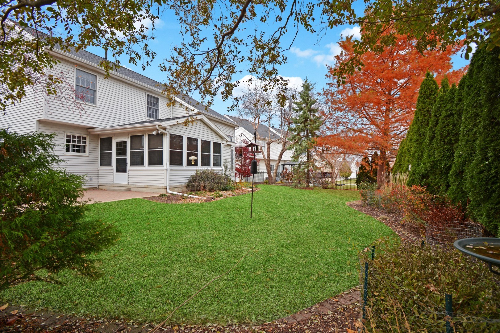 Bloomington, Illinois 61704, United States, 3 Bedrooms Bedrooms, ,3 BathroomsBathrooms,Residential,Pending,246571