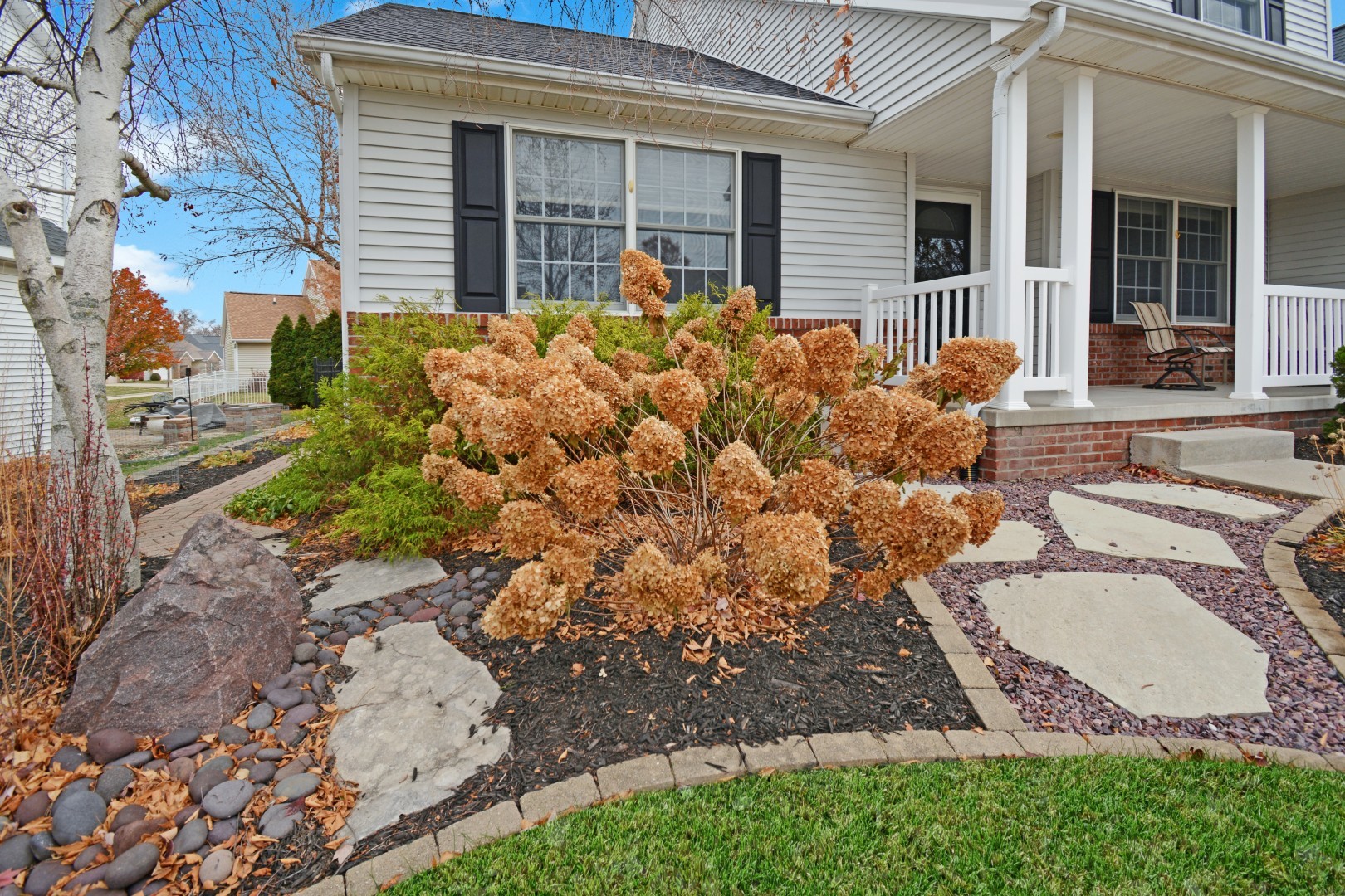 Bloomington, Illinois 61704, United States, 3 Bedrooms Bedrooms, ,3 BathroomsBathrooms,Residential,Pending,246571