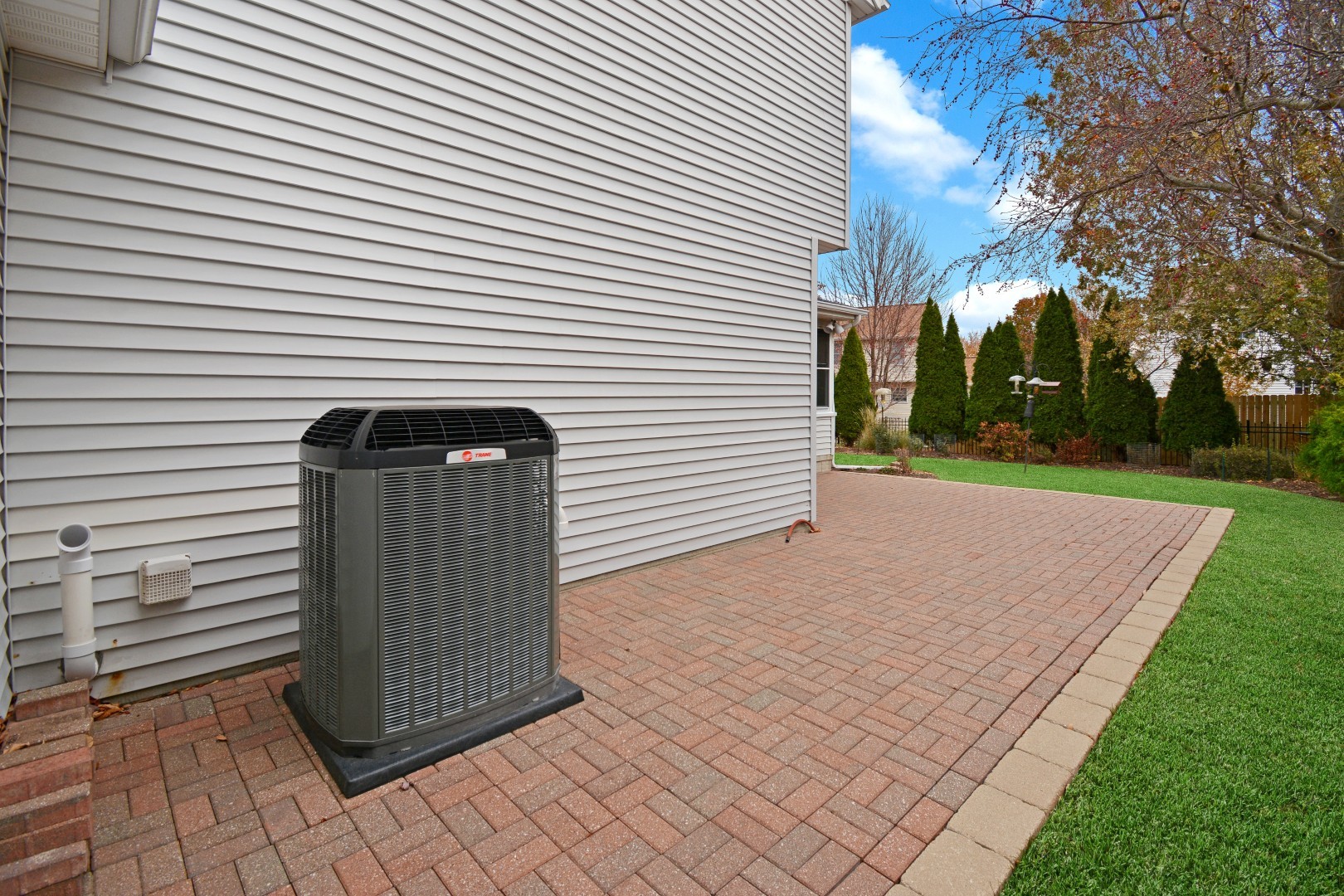 Bloomington, Illinois 61704, United States, 3 Bedrooms Bedrooms, ,3 BathroomsBathrooms,Residential,Pending,246571