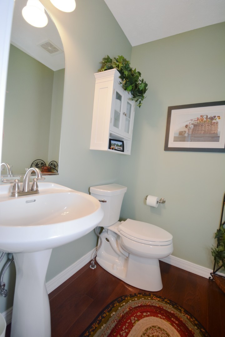 Bloomington, Illinois 61704, United States, 3 Bedrooms Bedrooms, ,3 BathroomsBathrooms,Residential,Pending,246571