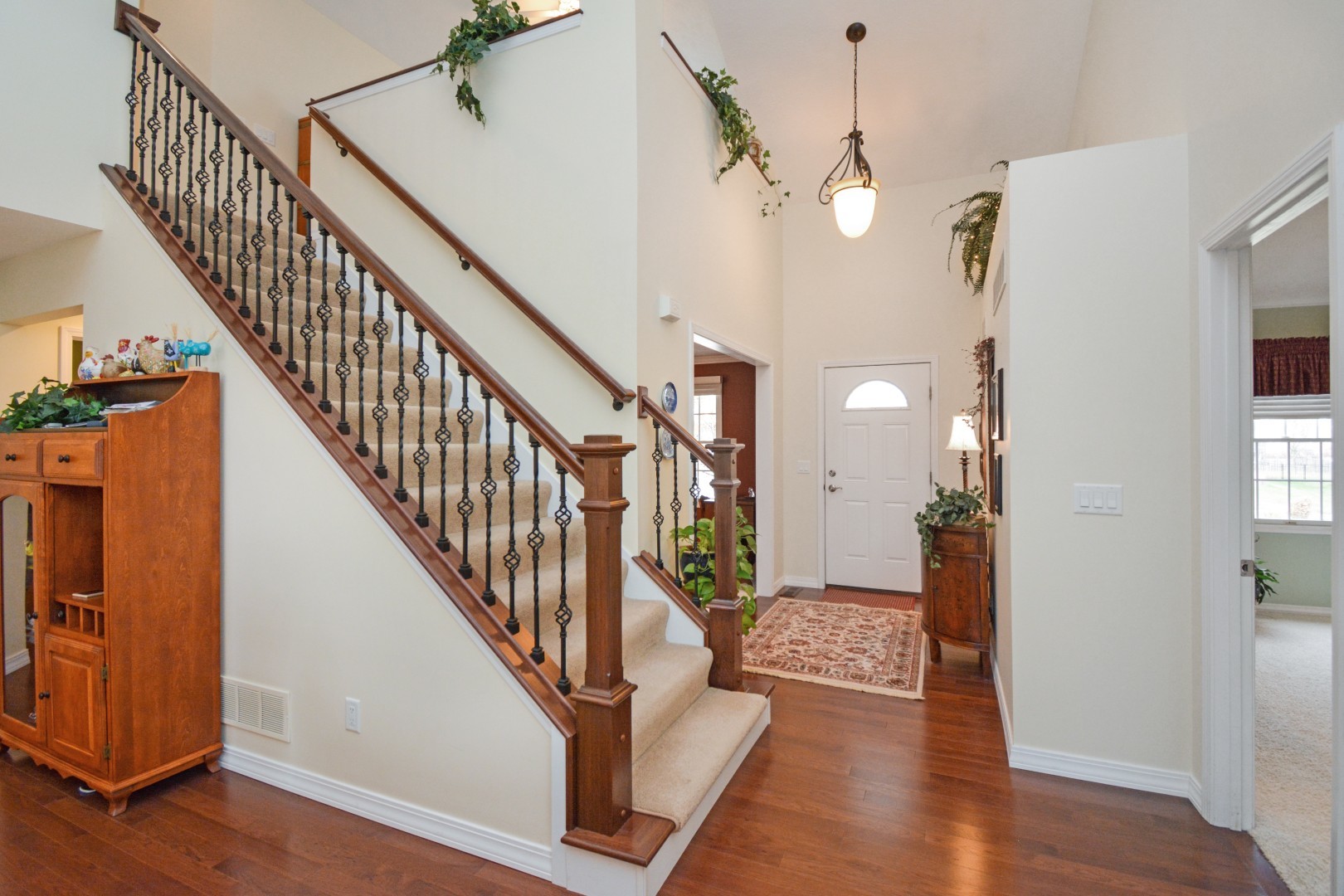 Bloomington, Illinois 61704, United States, 3 Bedrooms Bedrooms, ,3 BathroomsBathrooms,Residential,Pending,246571