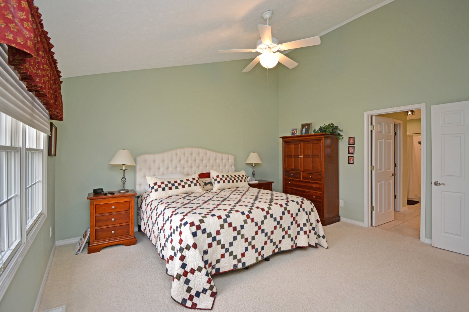 Bloomington, Illinois 61704, United States, 3 Bedrooms Bedrooms, ,3 BathroomsBathrooms,Residential,Pending,246571