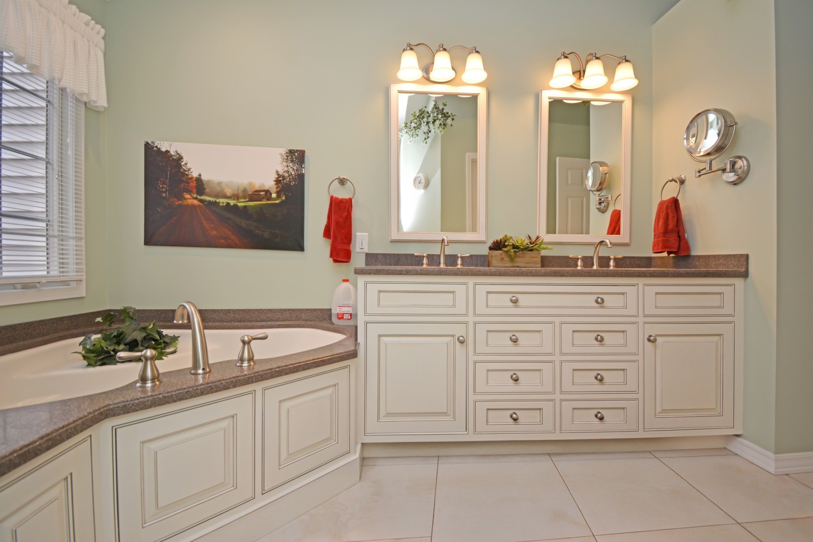 Bloomington, Illinois 61704, United States, 3 Bedrooms Bedrooms, ,3 BathroomsBathrooms,Residential,Pending,246571