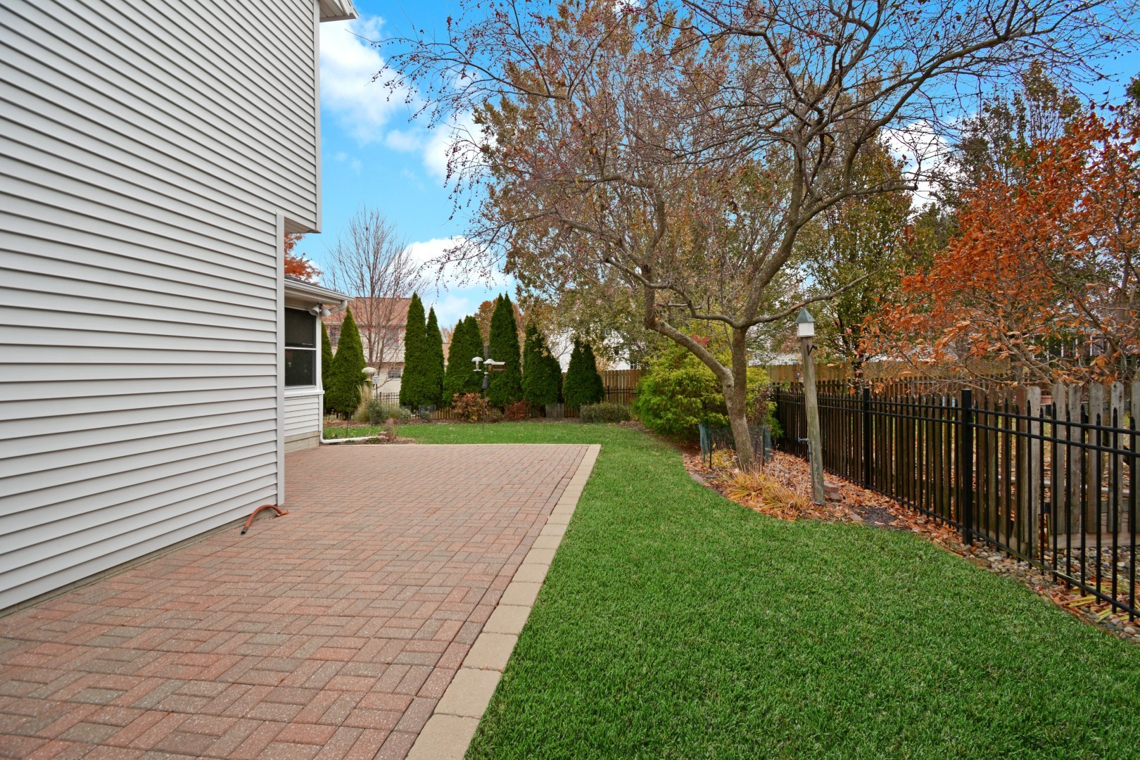 Bloomington, Illinois 61704, United States, 3 Bedrooms Bedrooms, ,3 BathroomsBathrooms,Residential,Pending,246571