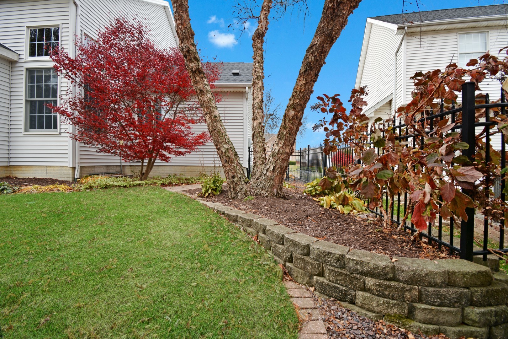 Bloomington, Illinois 61704, United States, 3 Bedrooms Bedrooms, ,3 BathroomsBathrooms,Residential,Pending,246571