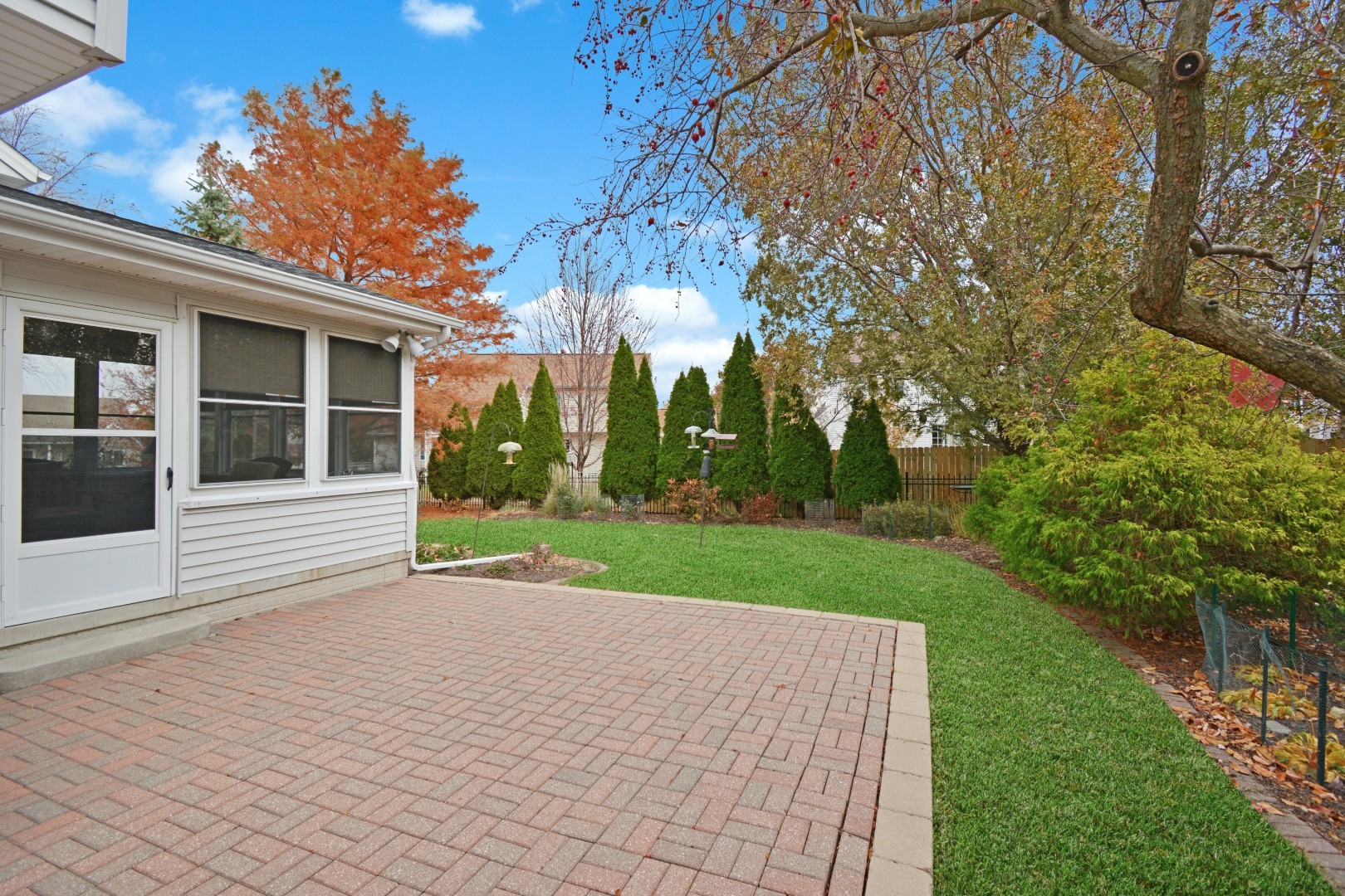 Bloomington, Illinois 61704, United States, 3 Bedrooms Bedrooms, ,3 BathroomsBathrooms,Residential,Pending,246571