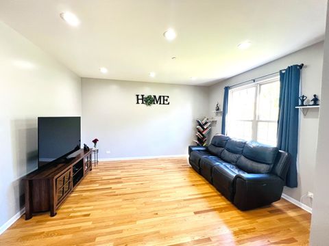 Tiny photo for 2585 Waterbury Lane, Buffalo Grove, IL 60089 (MLS # 12630209)