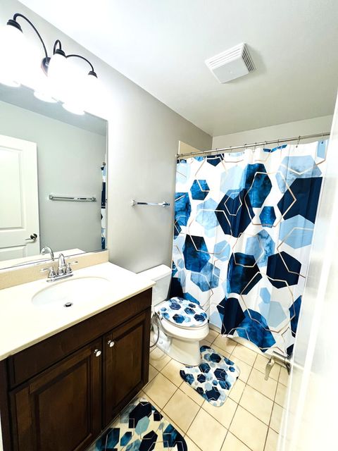 Tiny photo for 2585 Waterbury Lane, Buffalo Grove, IL 60089 (MLS # 12630209)
