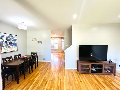 Tiny photo for 2585 Waterbury Lane, Buffalo Grove, IL 60089 (MLS # 12630209)