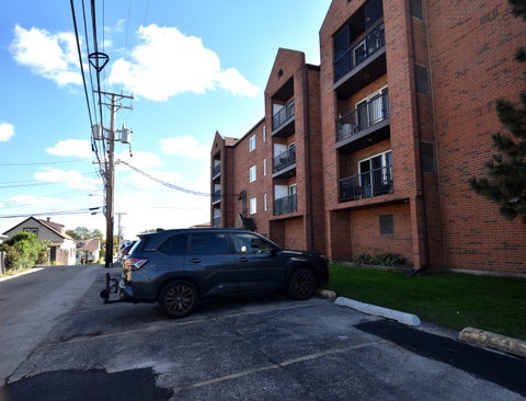 Tiny photo for 6550 W GUNNISON Street #305, Harwood Heights, IL 60706 (MLS # 12788362)