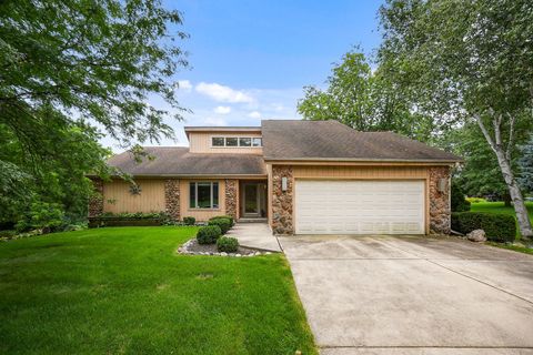 Photo of 42W697 Bridle Court, St. Charles, IL 60175 (MLS # 12427897) Photo of 42W697 Bridle Court, St. Charles, IL 60175 (MLS # 12427897)