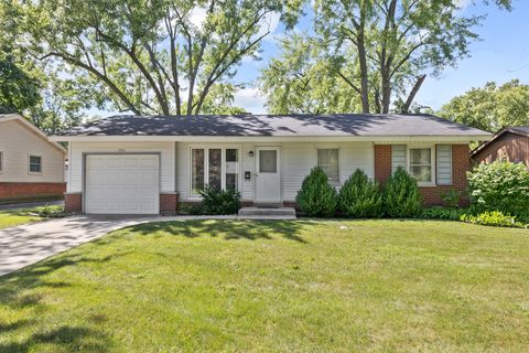 Photo of 550 Ridge Avenue, Elk Grove Village, IL 60007 (MLS # 12453528)