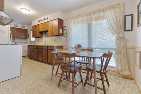 Tiny photo for 550 Ridge Avenue, Elk Grove Village, IL 60007 (MLS # 12453528)