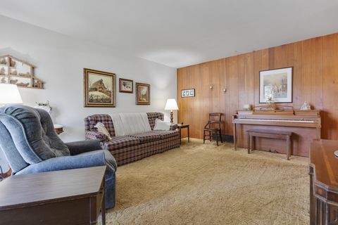 Tiny photo for 550 Ridge Avenue, Elk Grove Village, IL 60007 (MLS # 12453528)