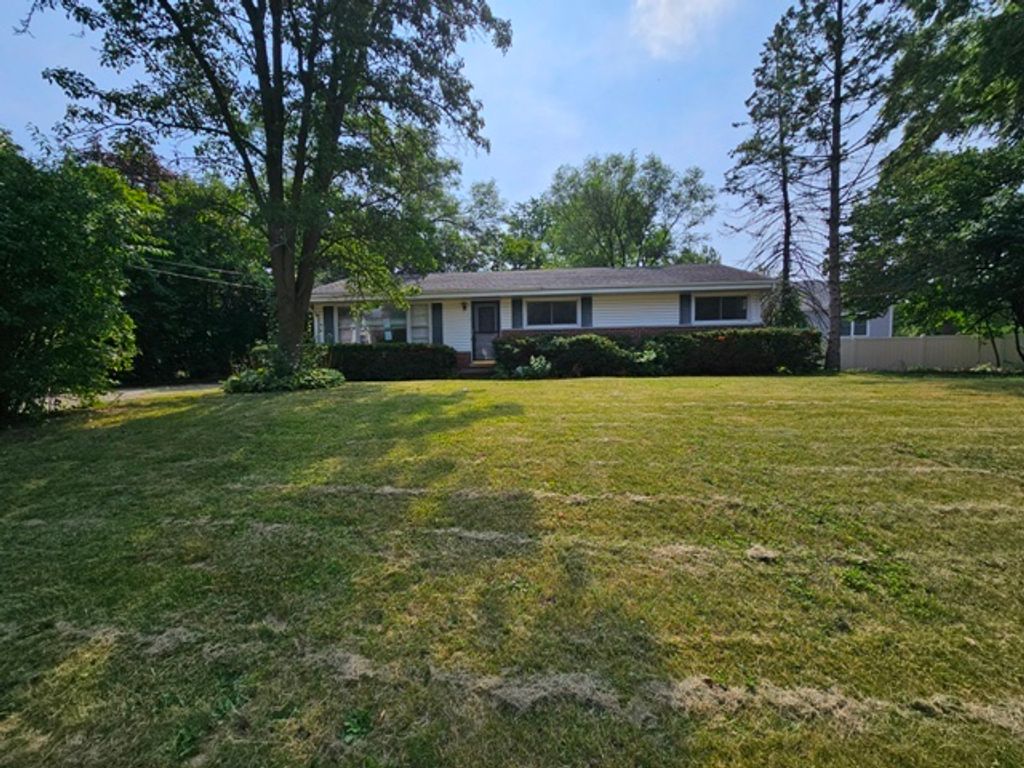 Photo for 1004 Jenkisson Avenue, Lake Bluff, IL 60044 (MLS # 12458566)