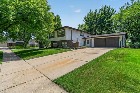 Tiny photo for 702 W Fitzhenry Court, Glenwood, IL 60425 (MLS # 12663036)