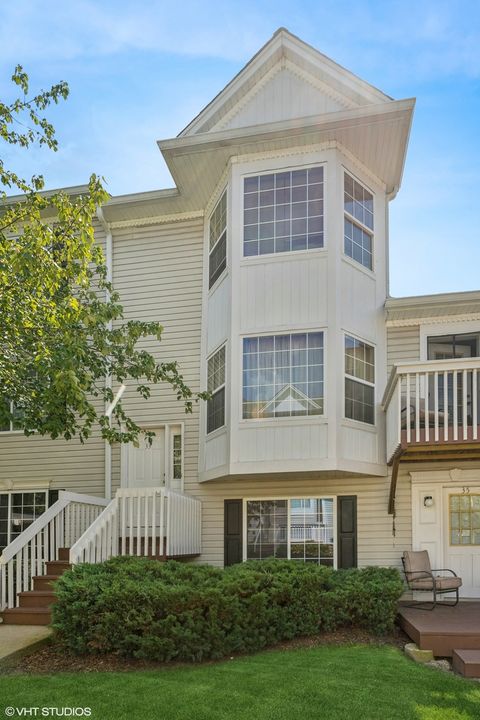 33 S Treehouse Lane Round Lake IL 60073
