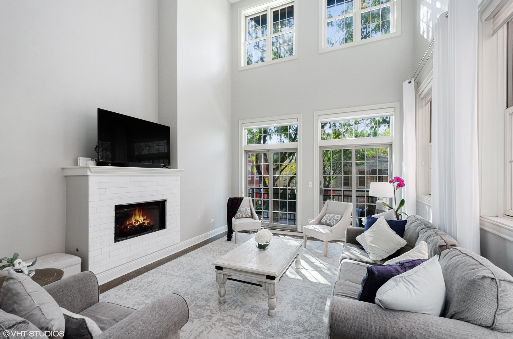 2222 W ARMITAGE Avenue 2E