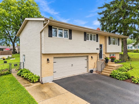Tiny photo for 204 Wander Way, Lake In The Hills, IL 60156 (MLS # 12762115)