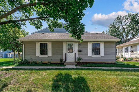 Photo of 1489 Woodcutter Lane #A, Wheaton, IL 60189 (MLS # 12510721)