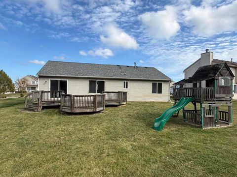 Tiny photo for 2010 Sunset Court, Zion, IL 60099 (MLS # 12496369)