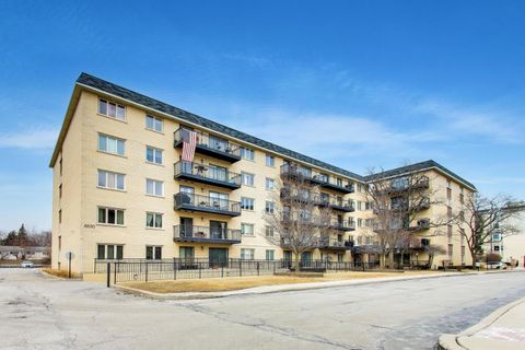 Photo of 8610 Waukegan Road #302, Morton Grove, IL 60053 (MLS # 12584223)