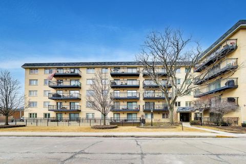 Tiny photo for 8610 Waukegan Road #302, Morton Grove, IL 60053 (MLS # 12584223)