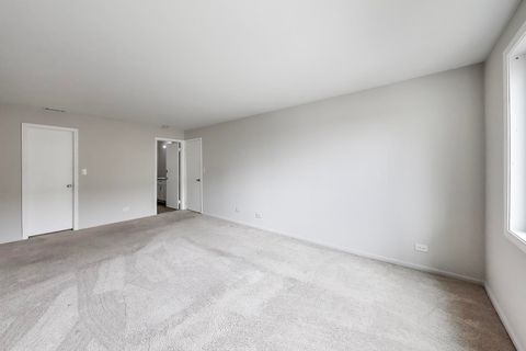 Tiny photo for 8610 Waukegan Road #302, Morton Grove, IL 60053 (MLS # 12584223)