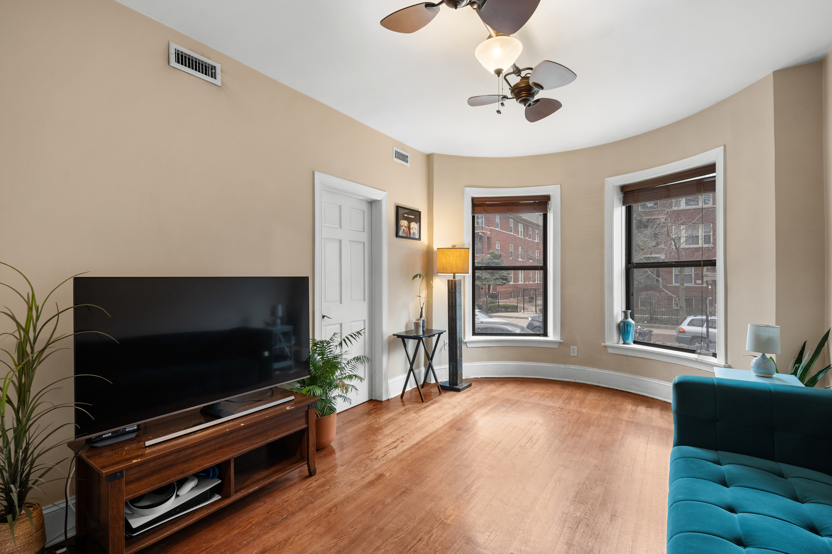 4348 N Kenmore Avenue 1N