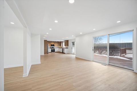 Tiny photo for 747 Jamestowne Court, Sleepy Hollow, IL 60118 (MLS # 12562308)