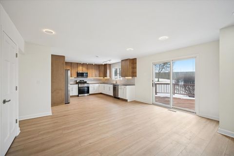 Tiny photo for 747 Jamestowne Court, Sleepy Hollow, IL 60118 (MLS # 12562308)