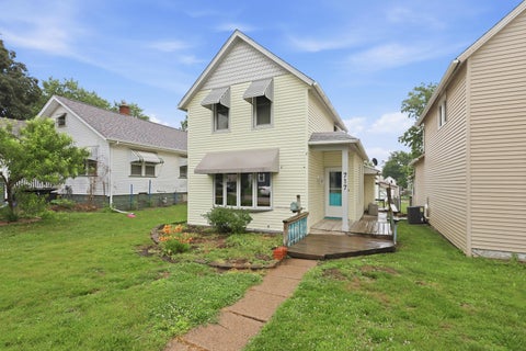 Photo of 717 N Howell Street, Davenport, IA 52802 (MLS # 12673897)