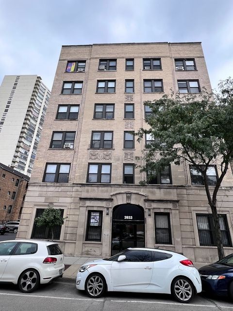 3933 N Clarendon Avenue 107 Chicago IL 60613