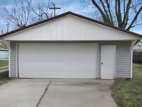 Tiny photo for 1208 Marshall Avenue, Paris, IL 61944 (MLS # 12604257)